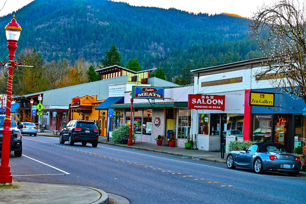 PMG Mechanical team performing AC maintenance in Issaquah, WA
